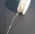 Klik her for at se flere billeder og f� mere information om varen:&nbsp; 070 Tråd m. Perler - Creme / Hvide perler - 1(4)mm - pr.m.