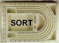 Klik her for at se flere billeder og f� mere information om varen:&nbsp; Perlebakke m. Rum og Mål - SORT - 1 stk.