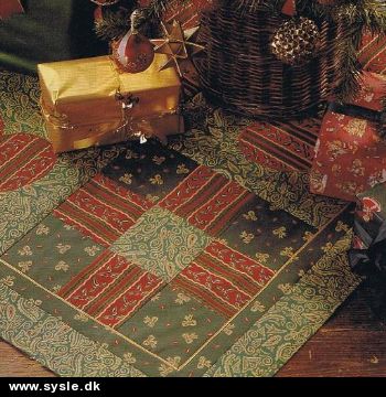 Hv 50-94-73: Mønster: Patchwork Juletræstæppe 4k - 121x121cm *org*