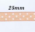 Klik her for at se flere billeder og f� mere information om varen:&nbsp; 5825 Silkebånd m. tråd - 25mm Hudfarvet m. prikker - 5m rulle