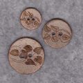 Klik her for at se flere billeder og f� mere information om varen:&nbsp; 1372 Kokusknapper - 15 og 28mm - Natur/Blade