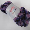 Klik her for at se flere billeder og f� mere information om varen:&nbsp; 095 Rizos Båndgarn, Sort/Lilla - 100g pr.ng.