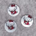 Klik her for at se flere billeder og f� mere information om varen:&nbsp; 2407 Knap - Hallo Kitty 15mm - Hvid perlemor - 2stk.