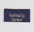 Klik her for at se flere billeder og f� mere information om varen:&nbsp; 1428 Mærke: *Knittet by farmor* 2x5cm - 1stk. 