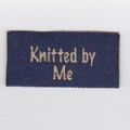 Klik her for at se flere billeder og f� mere information om varen:&nbsp; 1428 Mærke: *Knittet by me* 2x5cm - 1stk. 