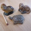 Klik her for at se flere billeder og f mere information om varen:  Genbrug: 3 små figur i porcelæn bl. Skildpadde - 2=4cm