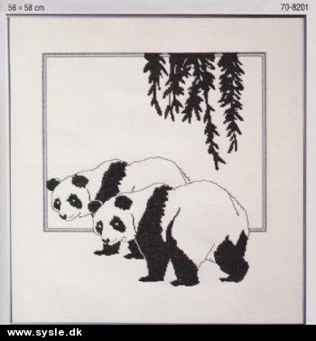 ::Pe 70-8201/ Broderipk. Billede m. Panda - 56x58cm