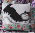 Klik her for at se flere billeder og f� mere information om varen:&nbsp; Hv 03-10-51:(2) Mønster: Pude m. sort/hvid kat 30x30cm *org*