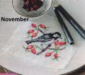 Klik her for at se flere billeder og f mere information om varen:  Hv 45-09-55: Mønster: 11:12 Fugl November - Sortmejse *org*