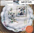 Klik her for at se flere billeder og f mere information om varen:  Hv 27-13-50: Mønster: Juli Broderet Serviet m. Enebær 17x17cm *org*