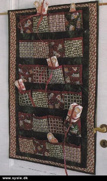 Hv 40-04-55: Mø: Sy julekalender med lommer 56x90cm *org*